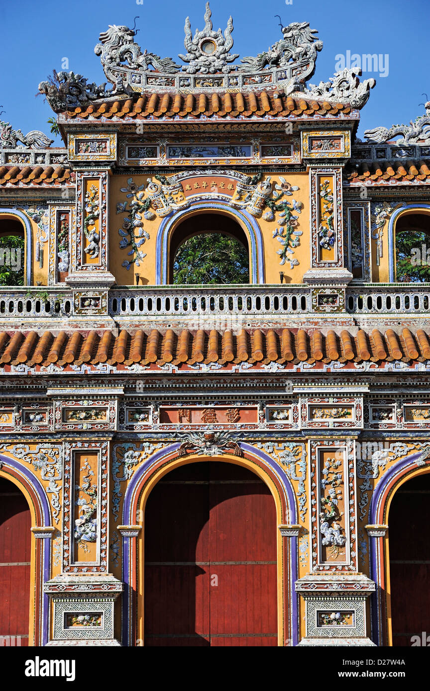 Cancello alla cittadella di Hué, Vietnam conosciuta anche come la città imperiale Foto Stock