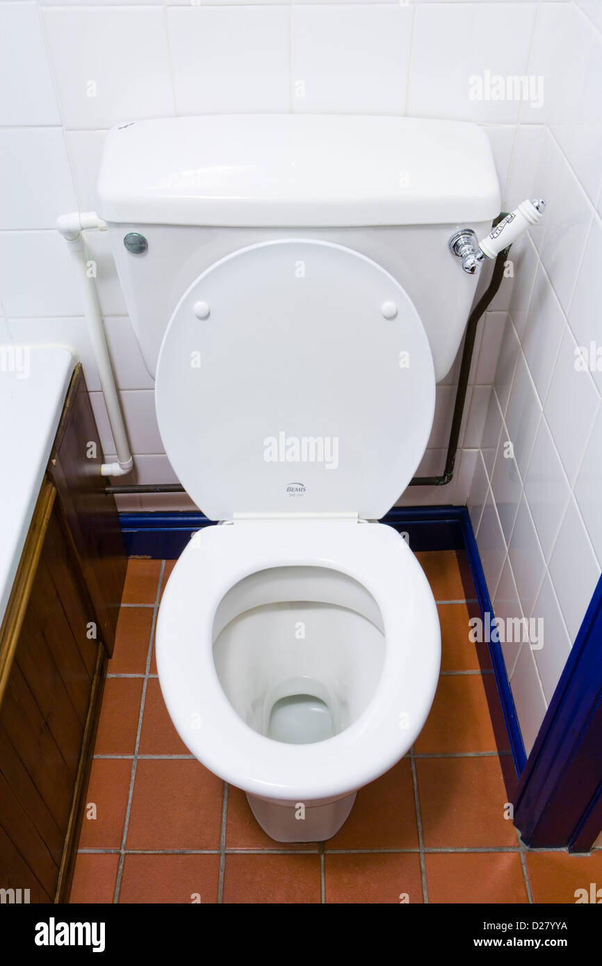 Servizi igienici, il sedile verso il basso. Foto Stock