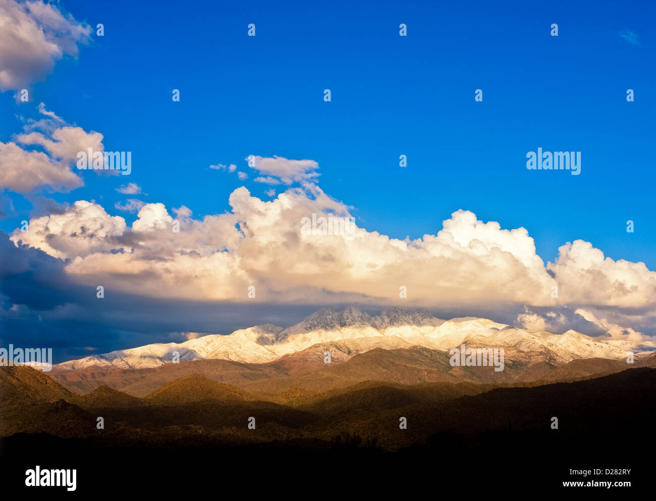 Mazatzal montagne, Tonto National Forest, AZ. Stati Uniti d'America "Quattro picchi' quattro cime delle montagne. Foto Stock