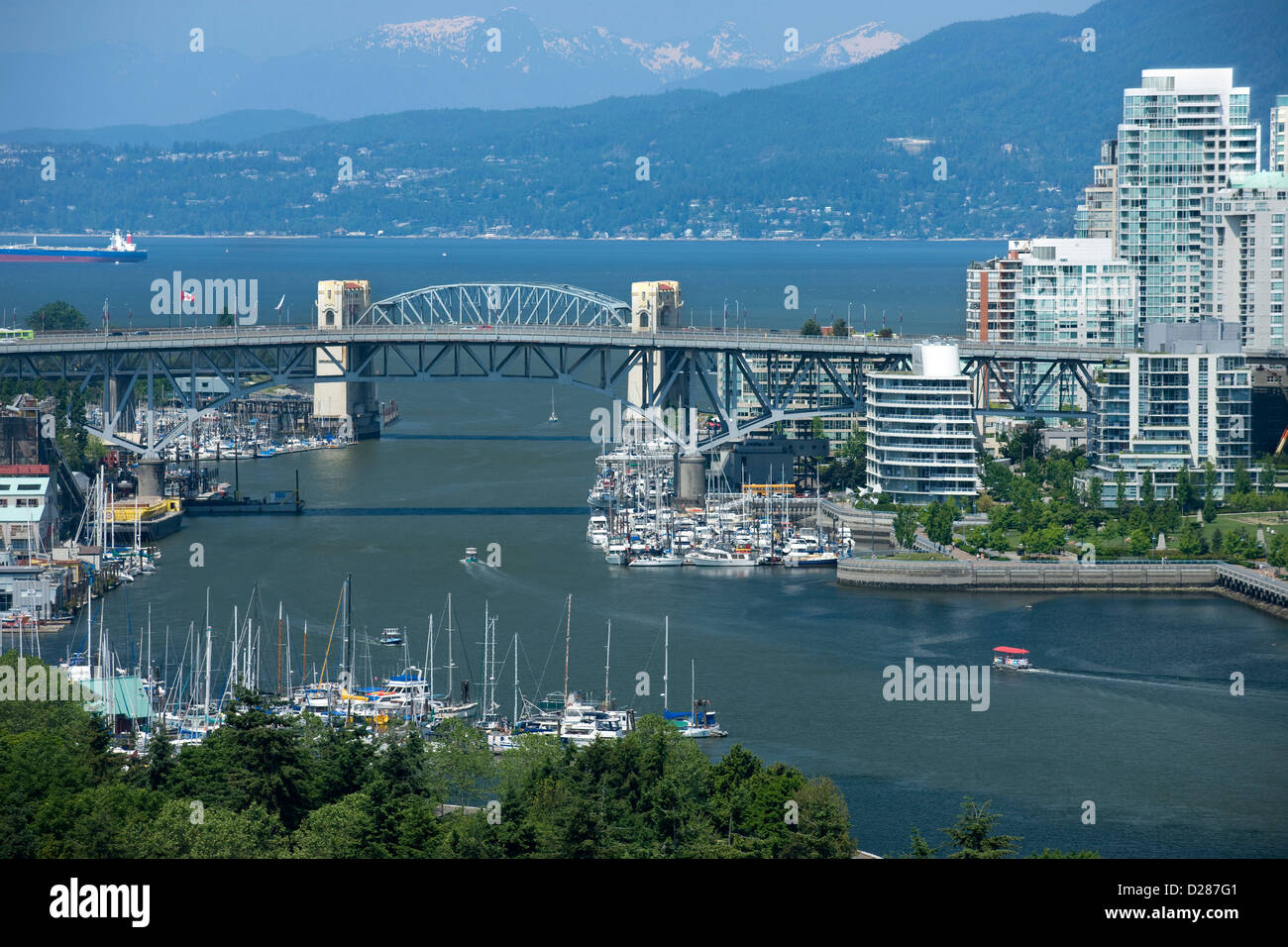 BURRARD STREET BRIDGE False Creek skyline di Vancouver British Columbia CANADA Foto Stock