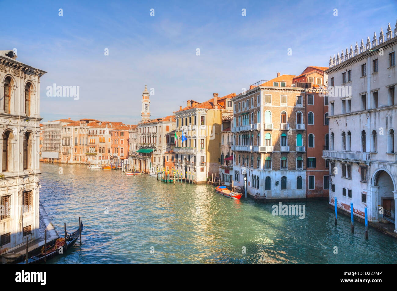 Vista del Canal Grande dal ponte di Rialto di Venezia, Italia Foto Stock