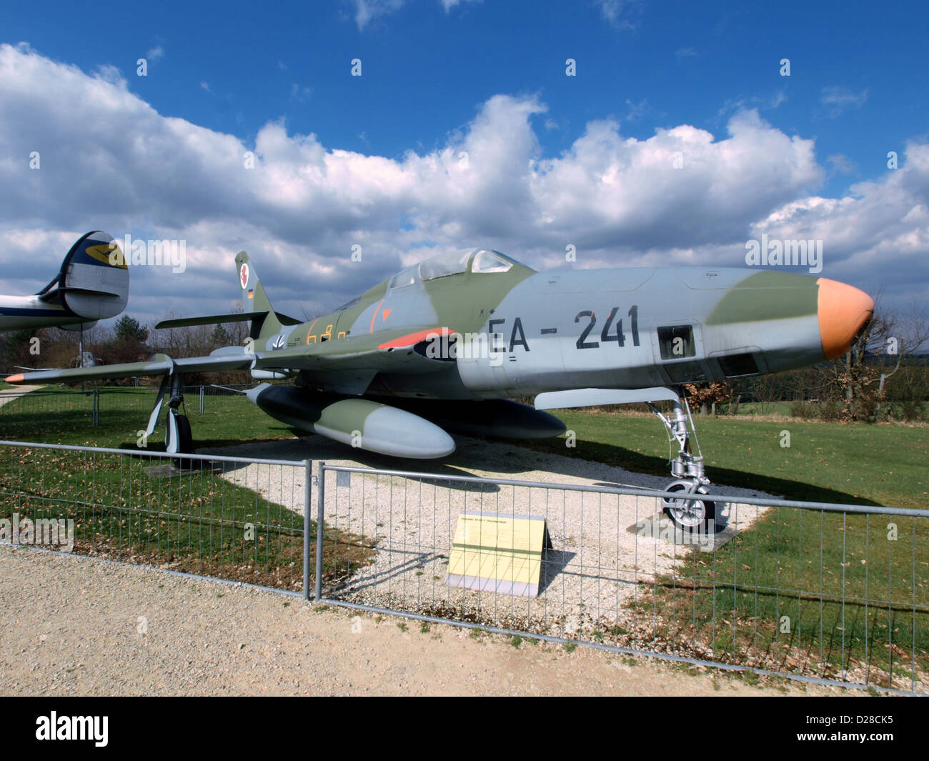 Il Republic RF-84F Thunderflash è un aereo da ricognizione militare, progettato per missioni di ricognizione fotografica. Fu ampiamente utilizzato dalla U.S. Air Force durante la Guerra fredda, fornendo capacità di ricognizione ad alta velocità. Foto Stock