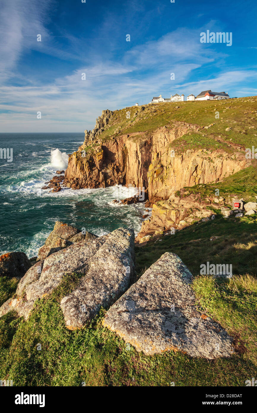 Lands End catturato attraverso Greeb Zawn in Cornovaglia Foto Stock