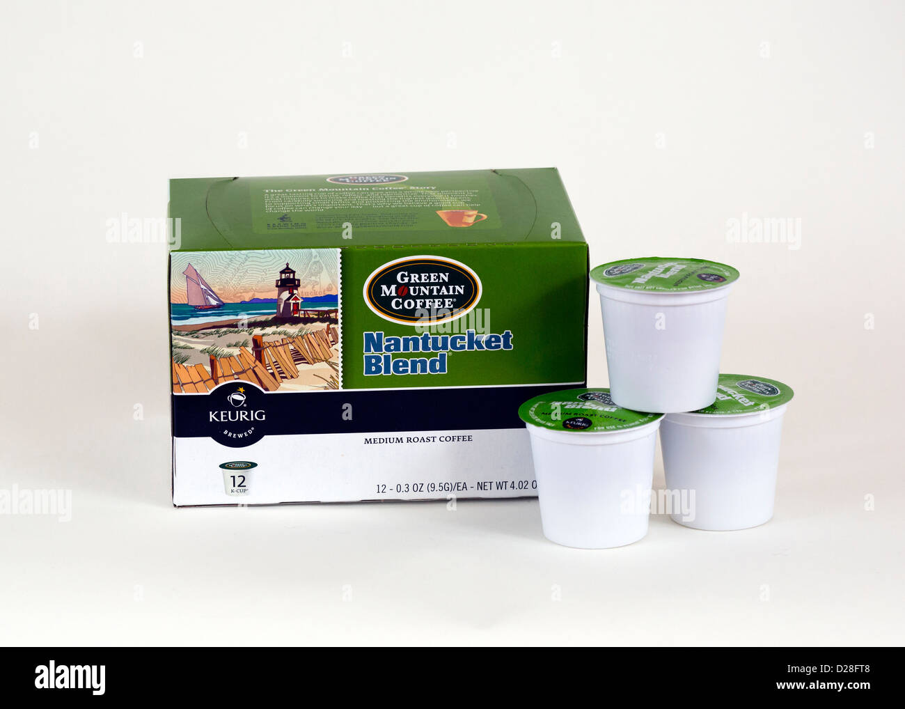 Una scatola di K-cup Nantucket Blend Montagna Verde caffè. Tre k-cups sul display. Foto Stock