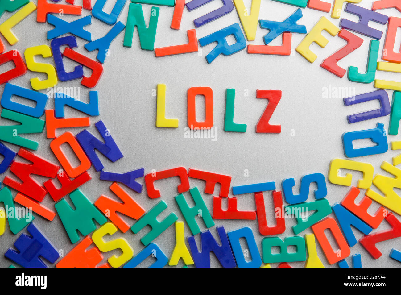 "LOLZ' - magneti da frigorifero Scrivi messaggi al di fuori di un'accozzaglia di lettere Foto Stock