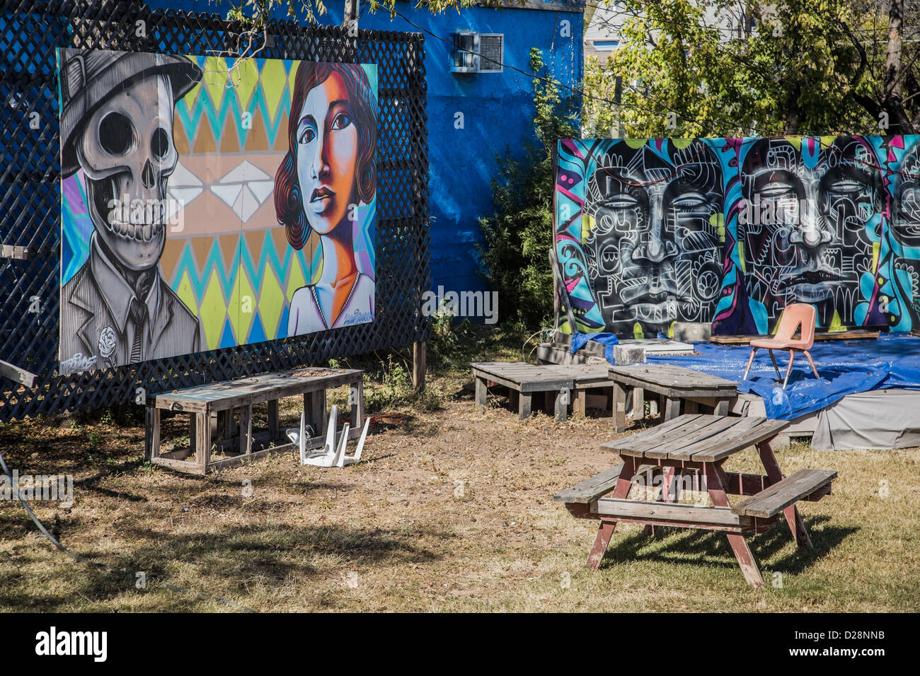 Arte di strada / Graffiti in Oriente Austin, Texas al di fuori della griglia di Vittoria Foto Stock