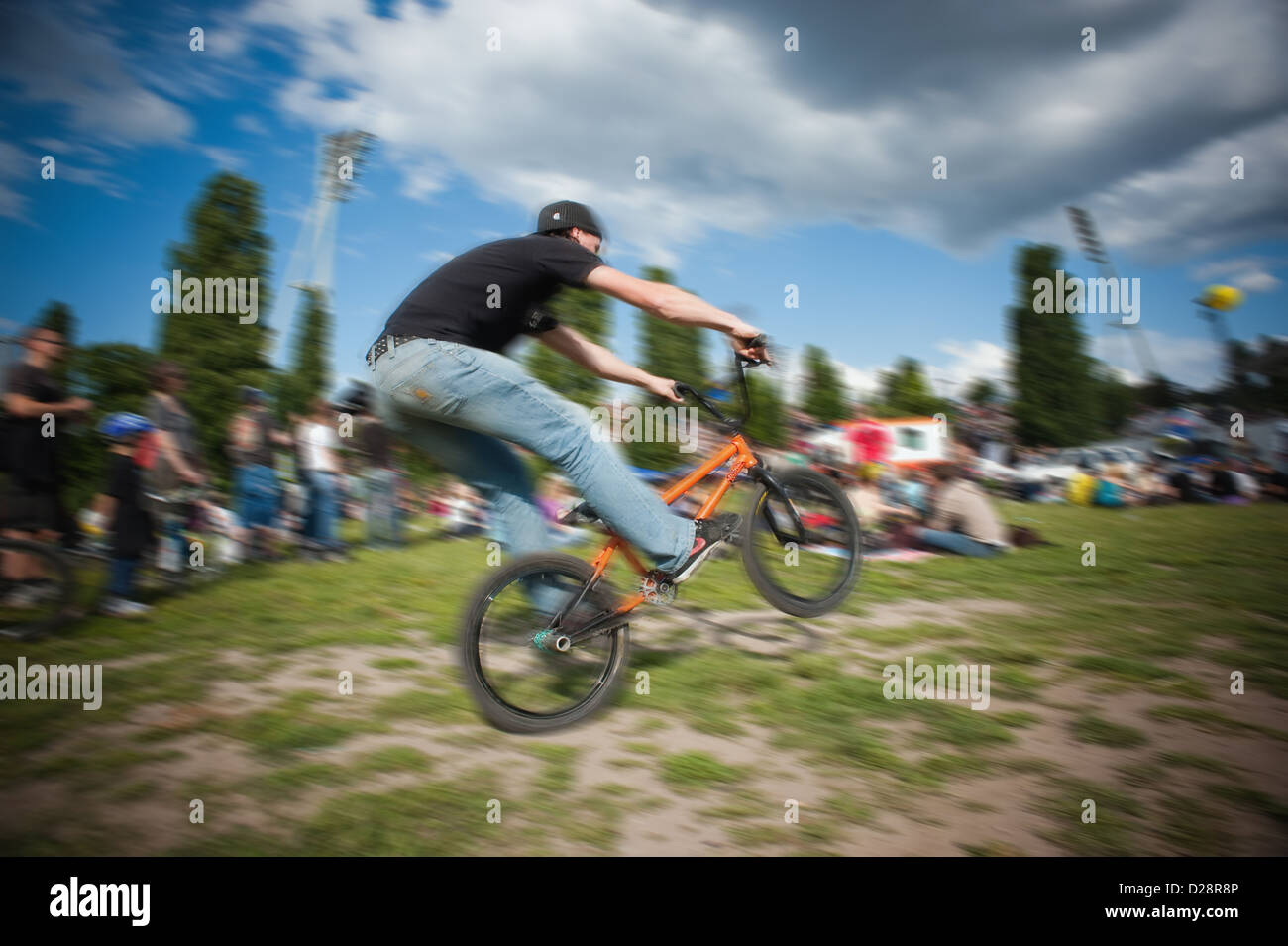 Berlino, Germania, in Freestyle BMX rider in Mauerpark Foto Stock