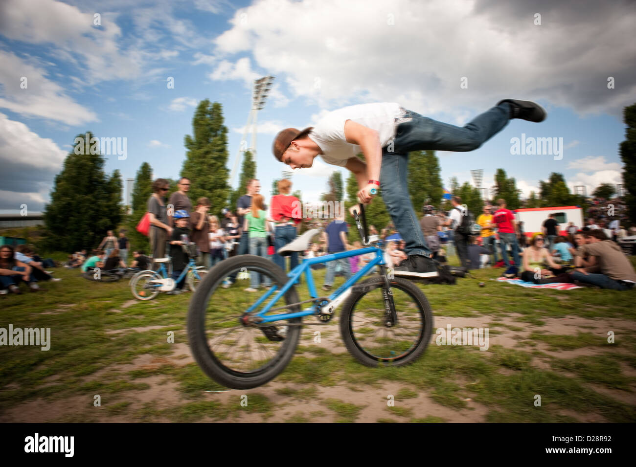 Berlino, Germania, in Freestyle BMX rider in Mauerpark Foto Stock