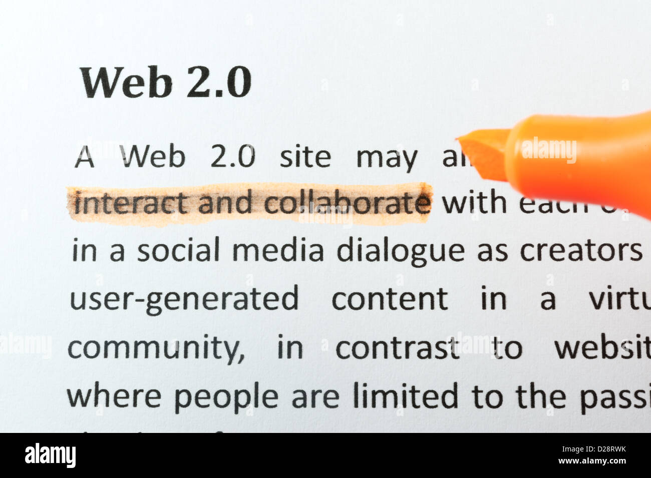 Evidenziatore e web 2.0 concetto parole sulla carta Foto Stock