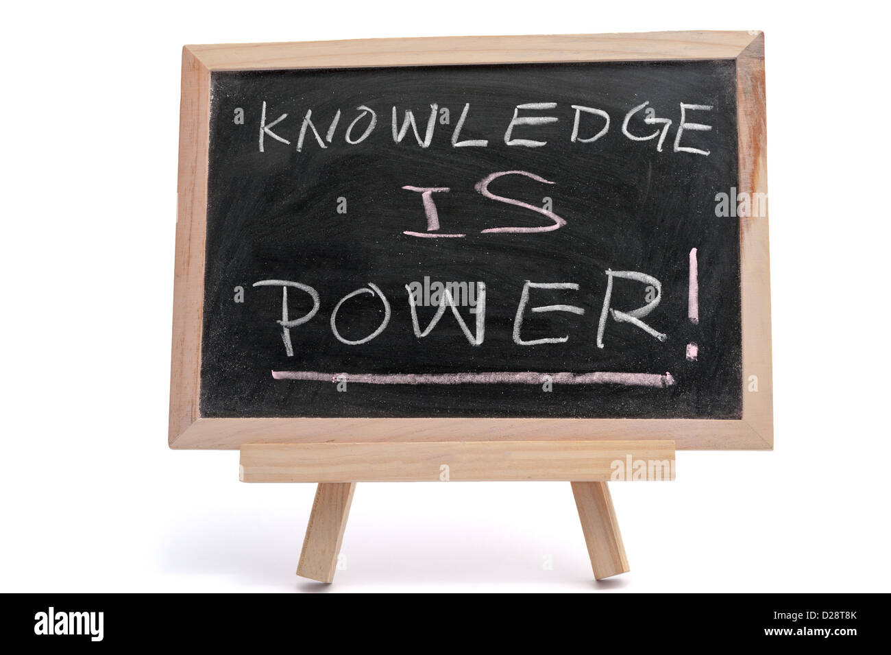 "La conoscenza è potere" testo scritto sulla lavagna nera su sfondo bianco Foto Stock