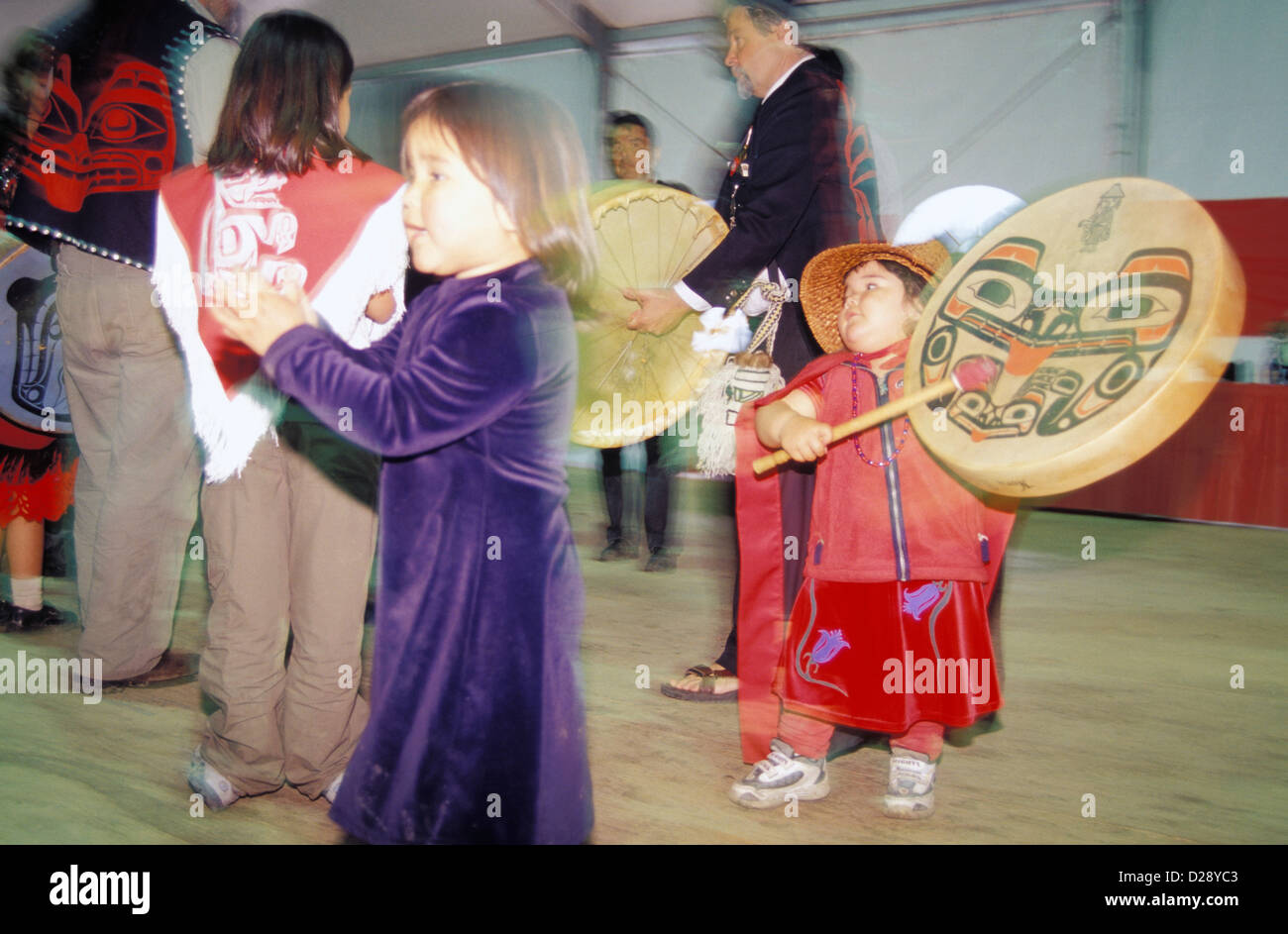 In Canada. British Columbia. Queen Charlotte Islands. Haida Pole-Raising. Giorno 6. Festa della musica. Foto Stock