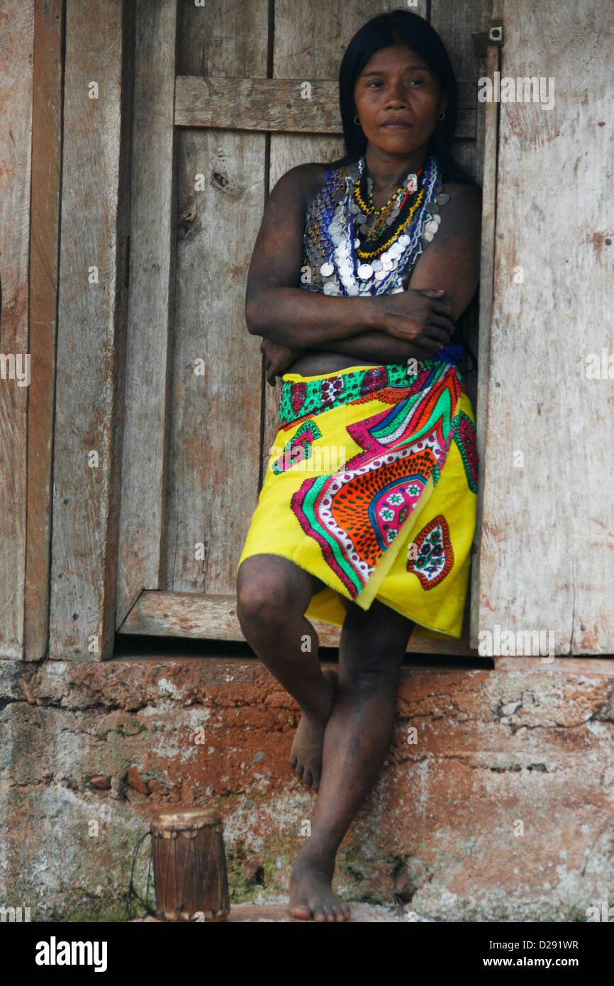 Panama, giovane donna Embera di Darien Foto Stock