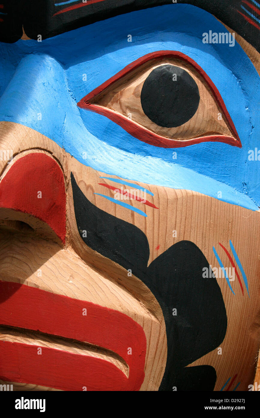 Le Prime Nazioni intagliato e dipinto maschera in giorni aborigena, Vancouver, B.C. Canada Foto Stock