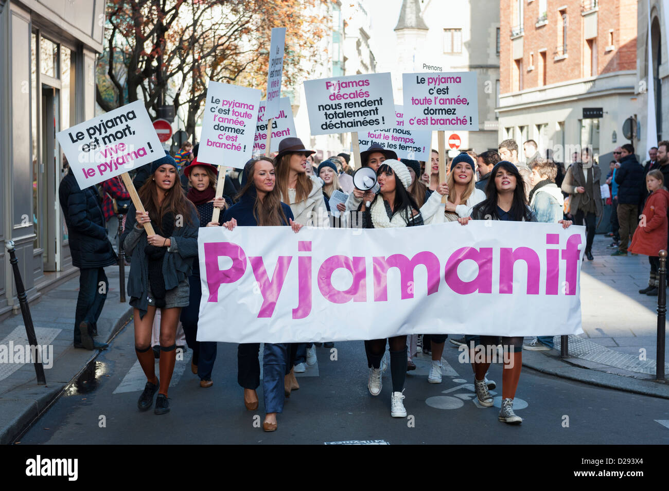 Pyjamanif - PR evento nel Marais (Parigi) per la principessa Tam Tam marca - disegnate come protesta di strada Foto Stock
