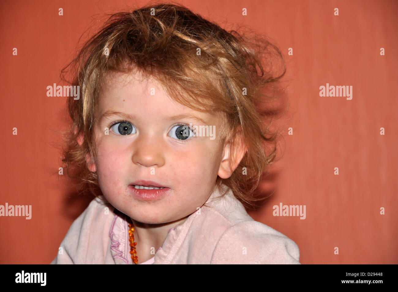 Méline di 2 anni per il risveglio Foto Stock