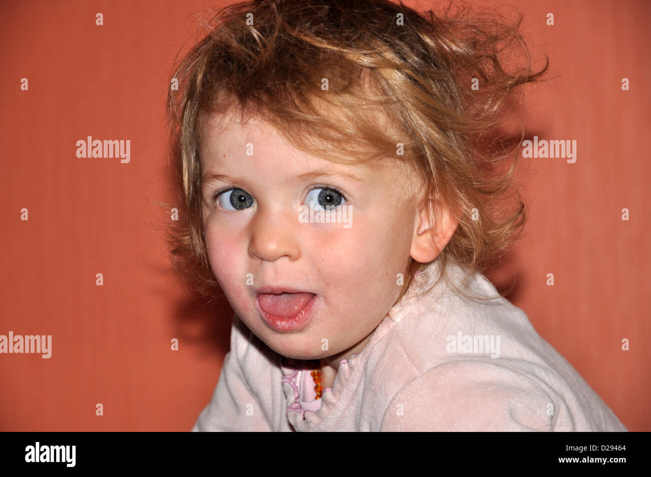 Méline di 2 anni per il risveglio Foto Stock