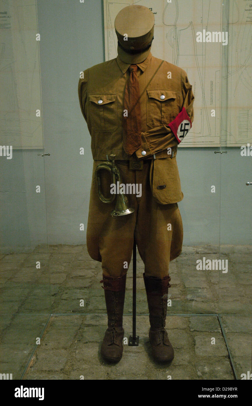 SA (Sturmabteilung) uniforme. Nazista gruppo paramilitare. Campo di concentramento di Sachsenhausen museo. Oranienburg. Germania. Foto Stock