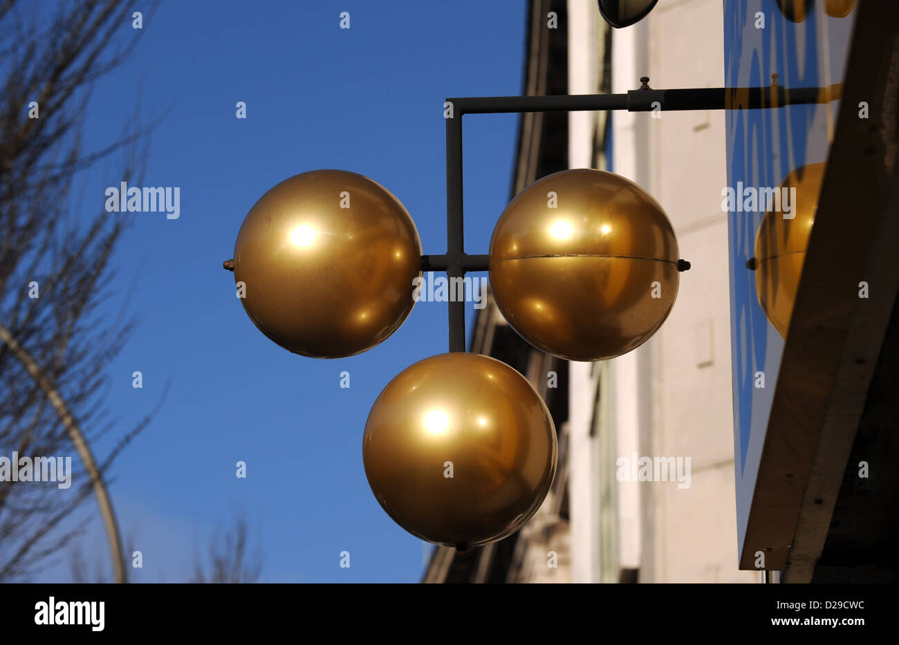 Albemarle Pawnbroker shop in London Road Brighton Regno Unito Foto Stock