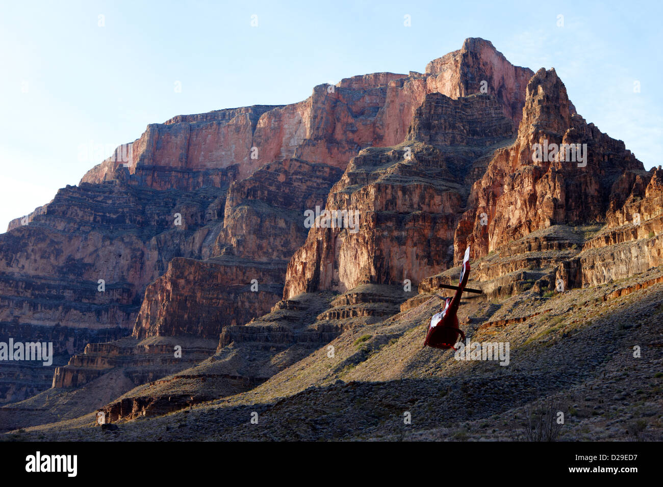 Tour in elicottero volando attraverso il Grand Canyon Arizona USA motion blur in volo Foto Stock
