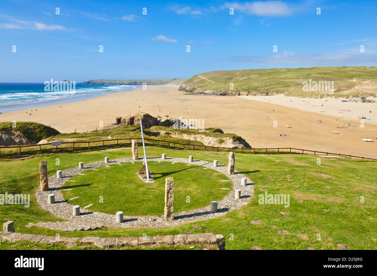 Millennium Stone Circle e Sun Dial su Droskin Head Perranporth Cornovaglia, Inghilterra, Regno Unito, Europa Foto Stock