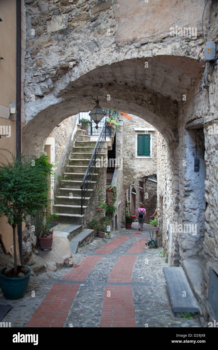 Dolceacqua, Italia Città Storica Dolceacqua, Italienische Kleinstadt mit Historischem Zentrum und Burgruine Foto Stock