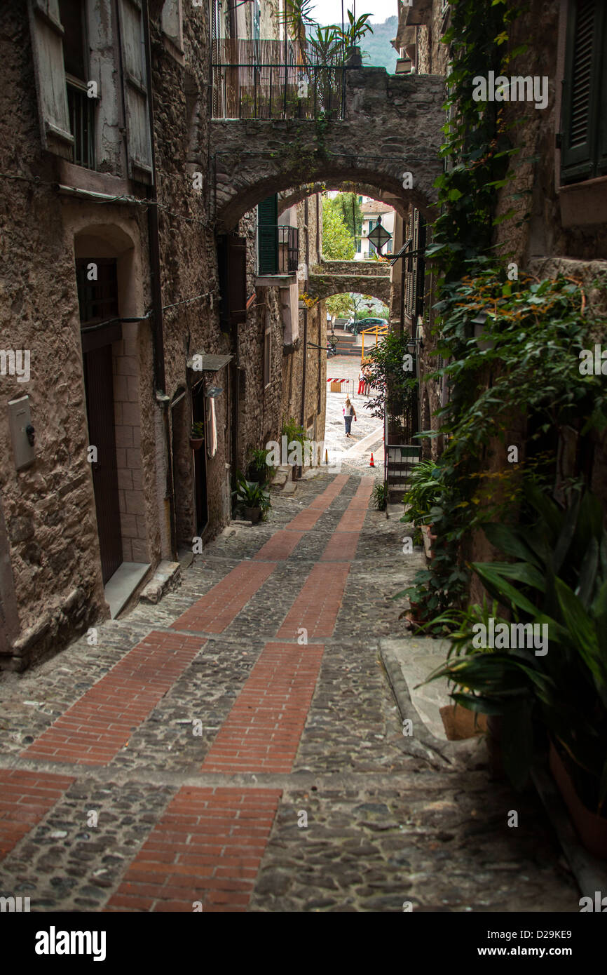 Dolceacqua, Italia Città Storica Dolceacqua, Italienische Kleinstadt mit Historischem Zentrum und Burgruine Foto Stock