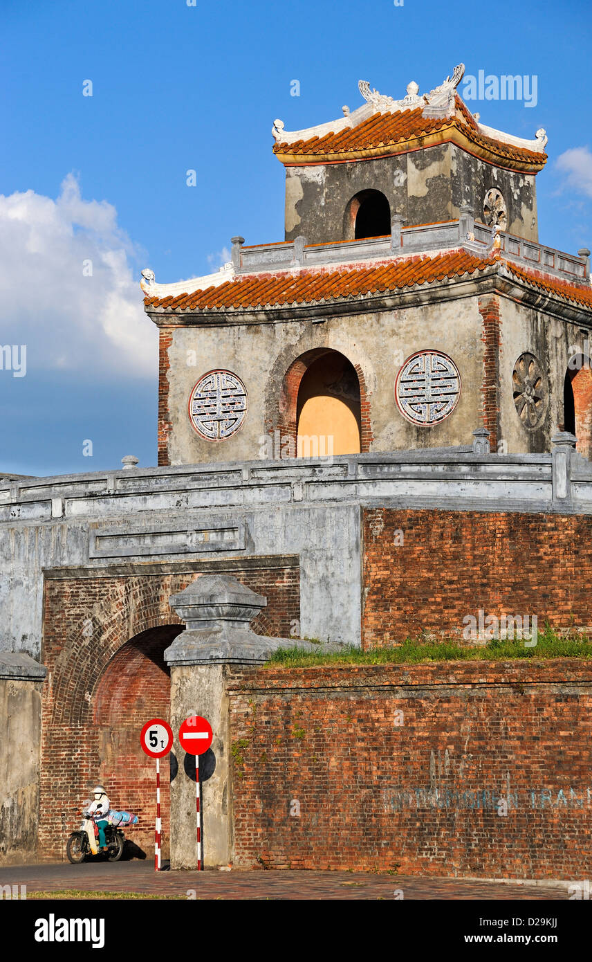 Cancello di ingresso alla cittadella, tonalità, Vietnam Foto Stock
