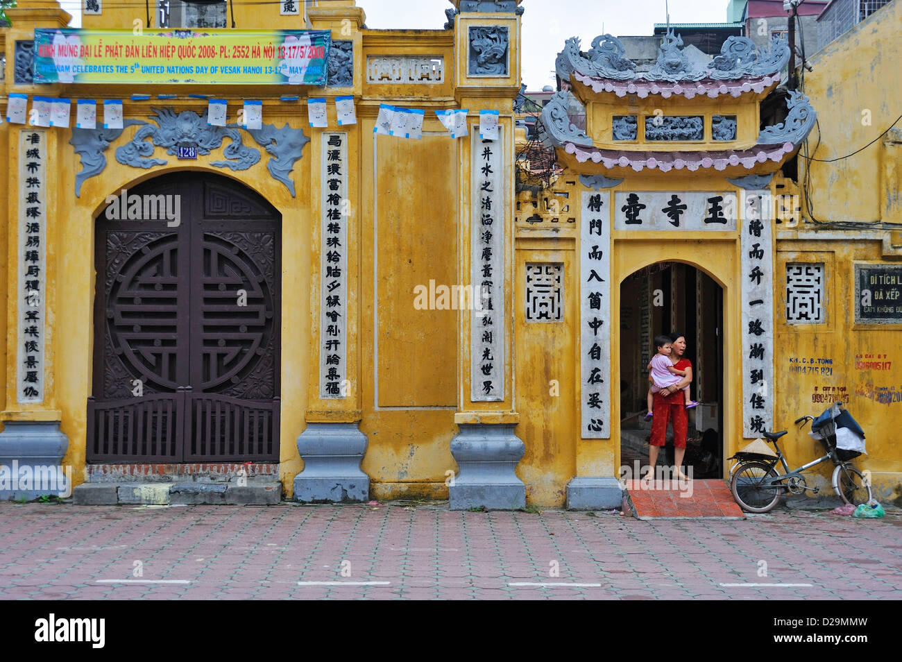 Ornati edifici nel centro di Hanoi, Vietnam Foto Stock