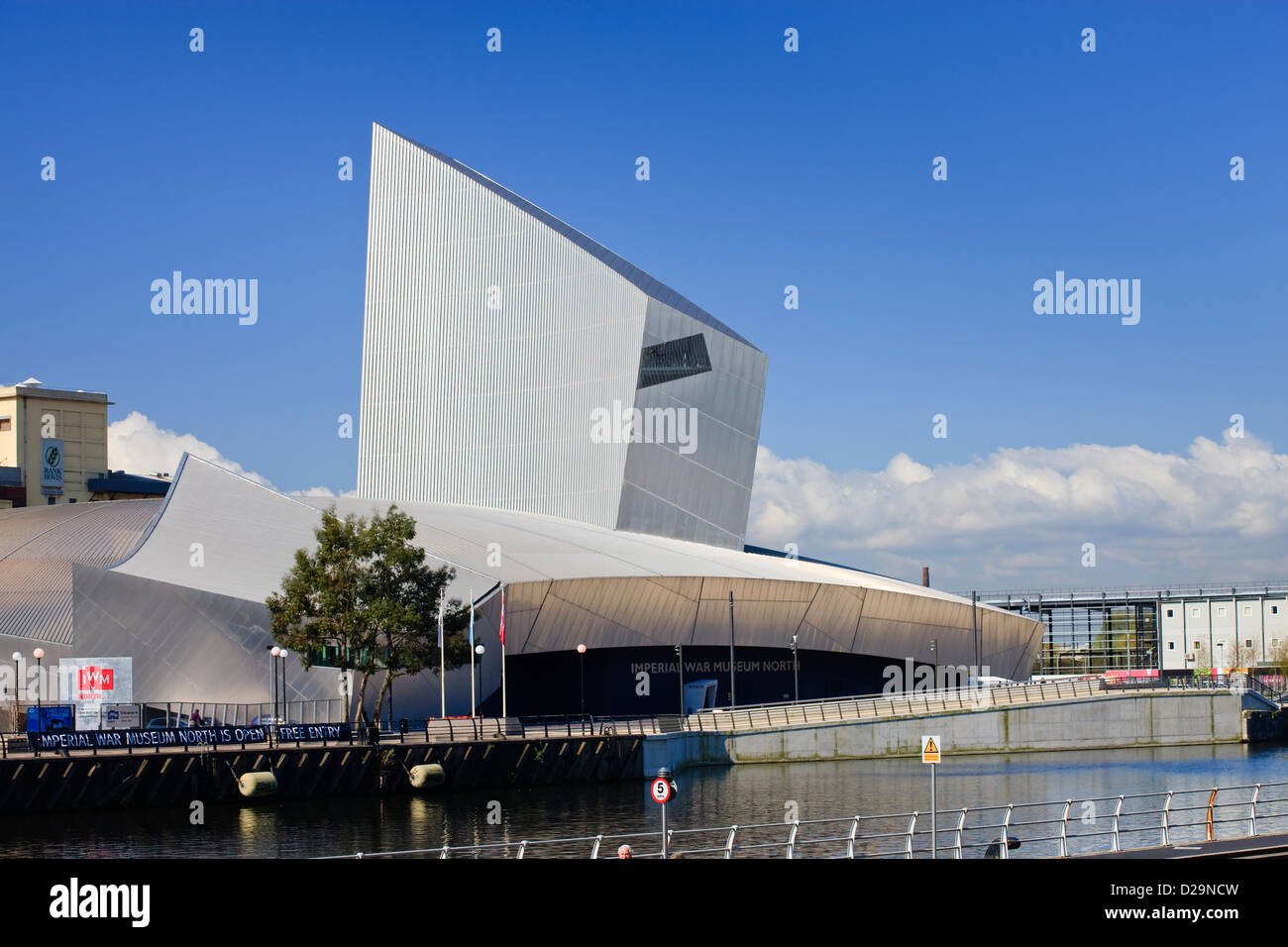 Imperial War Museum North Salford Quays Greater Manchester Lancashire Inghilterra Foto Stock