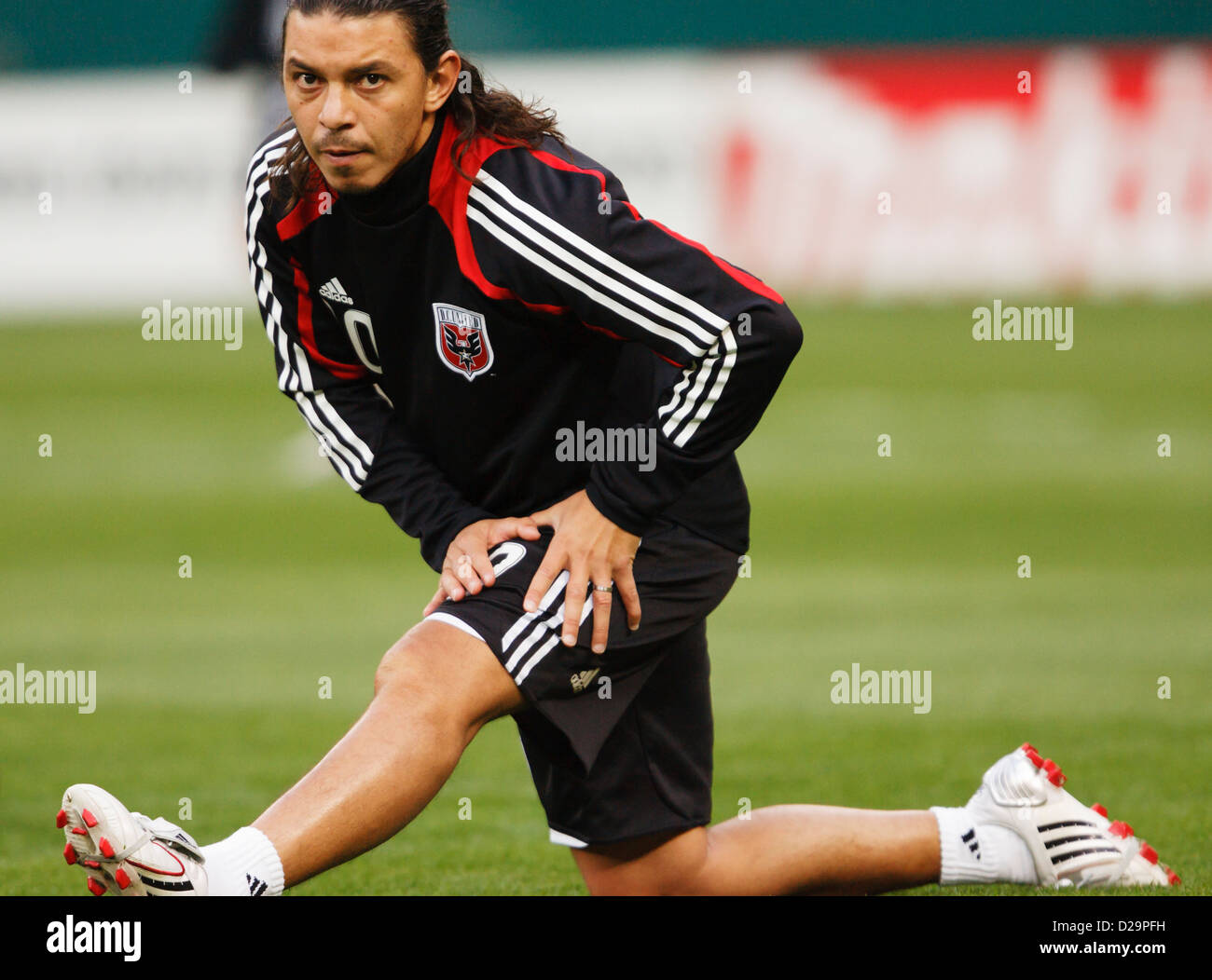 WASHINGTON, DC - 5 APRILE: Marcelo Gallardo del DC United si riscalda prima della partita di calcio della Major League contro il Toronto FC allo stadio RFK il 5 aprile 2008 a Washington, DC. Solo uso editoriale. Uso commerciale vietato. (Fotografia di Jonathan Paul Larsen / Diadem Images) Foto Stock