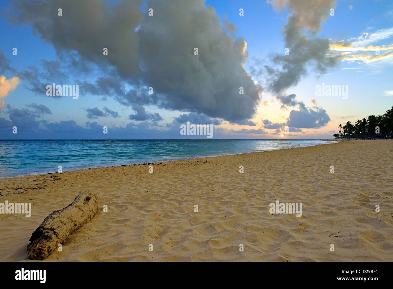 Spiaggia di sunrise, Punta Cana, Repubblica Dominicana, dei Caraibi Foto Stock