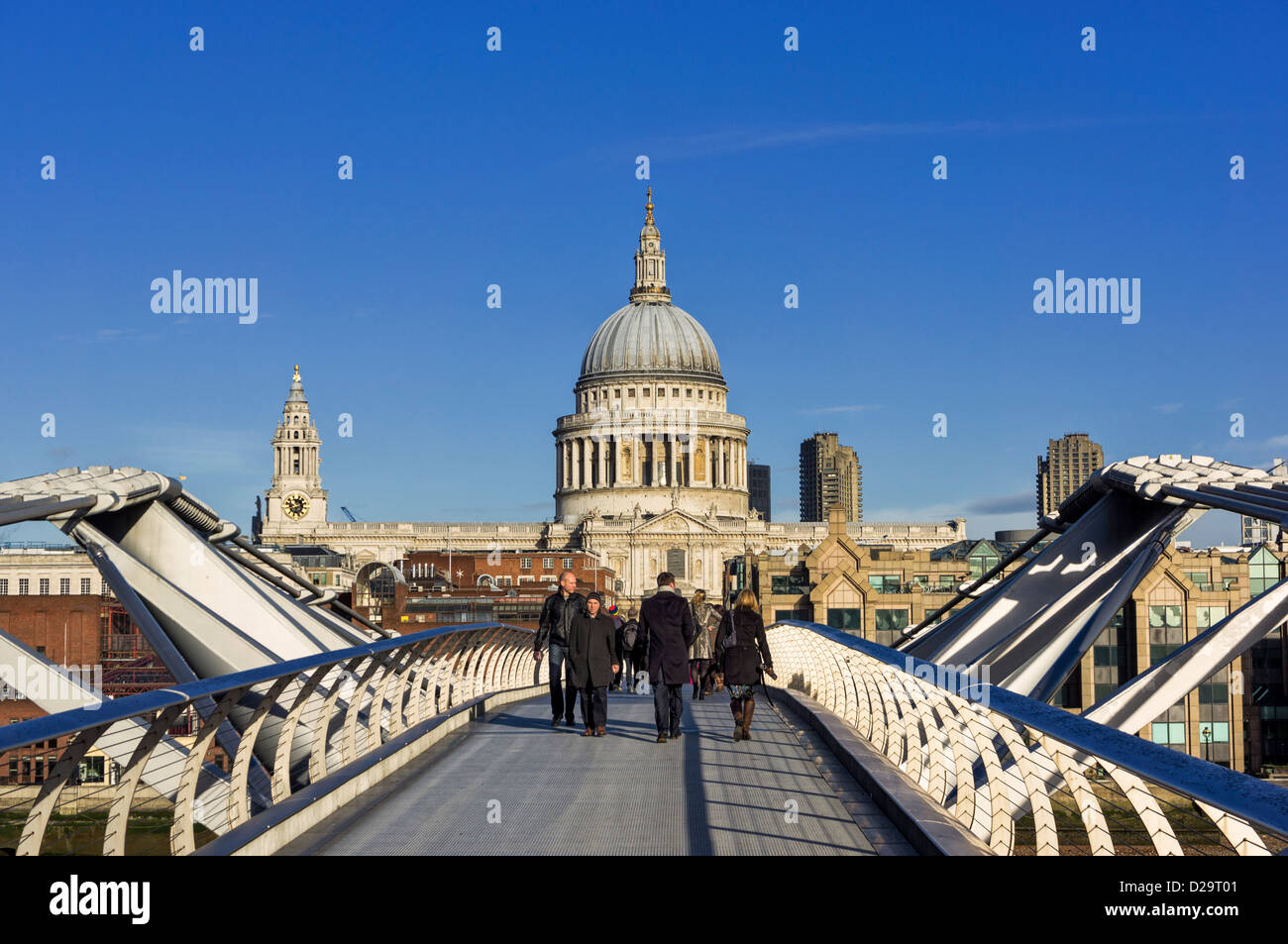 Millennium Bridge e la Cattedrale di St Paul, Londra, Inghilterra, Regno Unito Foto Stock