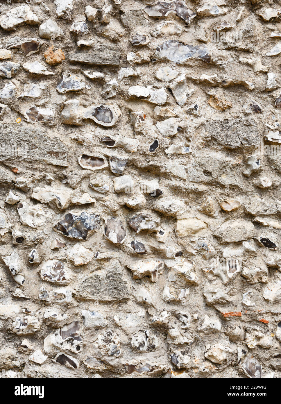 Dettaglio dei modelli e texture su un vecchio la selce e pietra muro di castello Foto Stock