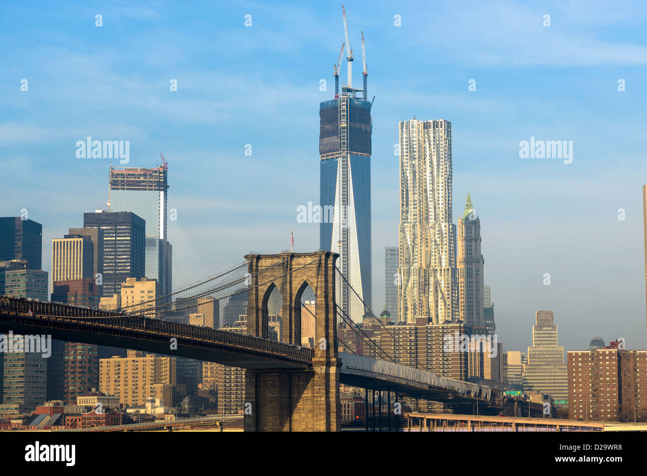 La parte inferiore di Manhattan con il ponte di Brooklyn, New York City, Stati Uniti d'America Foto Stock