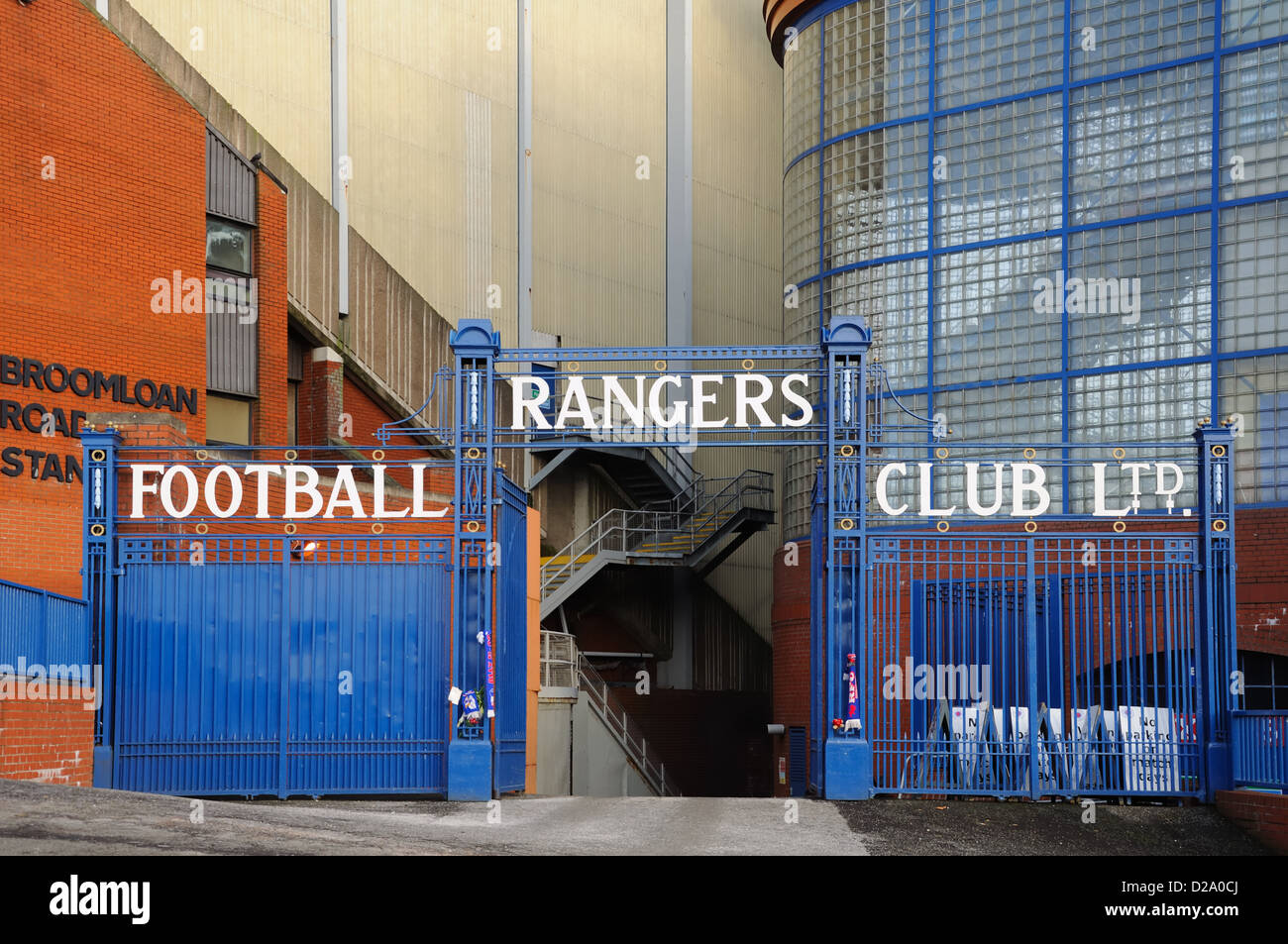 Porta sul lato ovest dello stand principale dello stadio Ibrox, il Glasgow Rangers Football Club in Scozia, Regno Unito Foto Stock