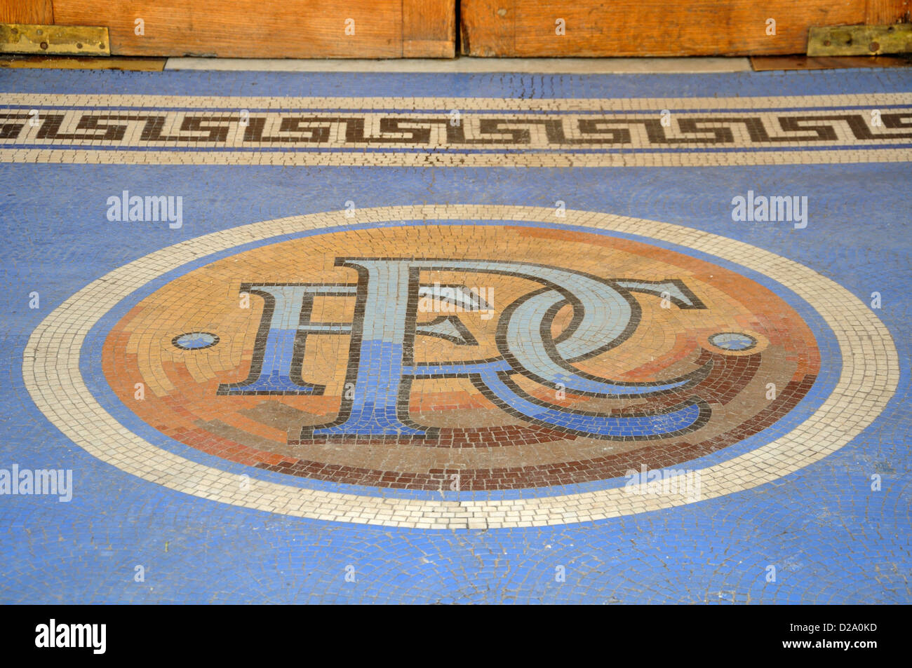 Tessere mosaico formano la richiesta RFC lettere del Rangers Football Club a Ibrox stadium di Glasgow, Scozia Foto Stock