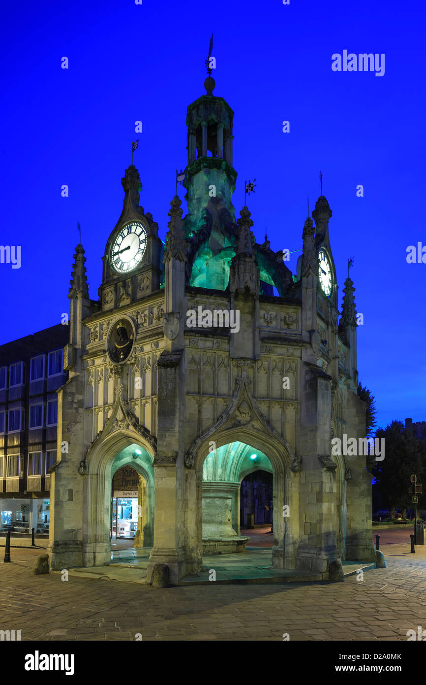 Market Cross Chichester West Sussex England al crepuscolo Foto Stock