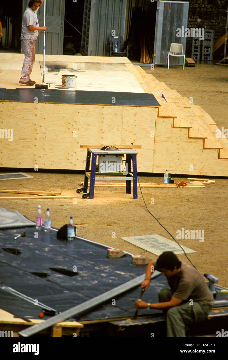 Germania. Trier. Anfiteatro. Roman. 100 DC. Uomini Fase di preparazione per l'Opera. L'uomo pittura. Foto Stock
