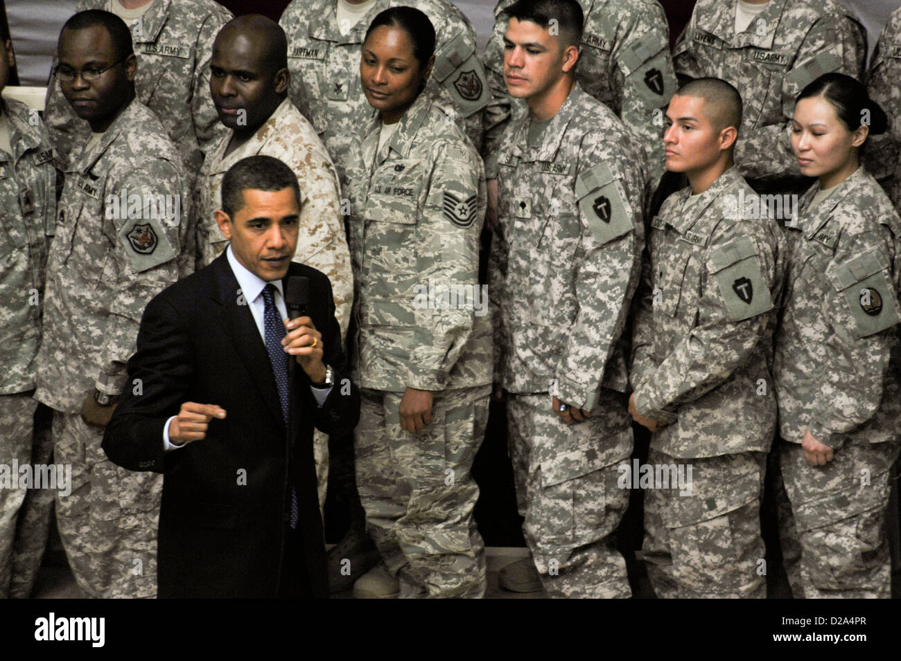 Il Presidente degli Stati Uniti Barack Obama parla U.S soldati marinai aviatori Marines civili assegnato corpi multinazionali - Iraq Faw Palace Foto Stock
