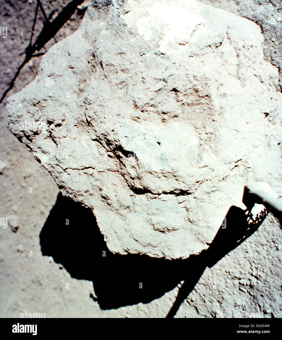 Texas Houston, presidiata centro di veicolo spaziale. Roccia lunare mostra Clasts incorporato nella roccia più grandi. Da Apollo 17 volo. Foto Stock