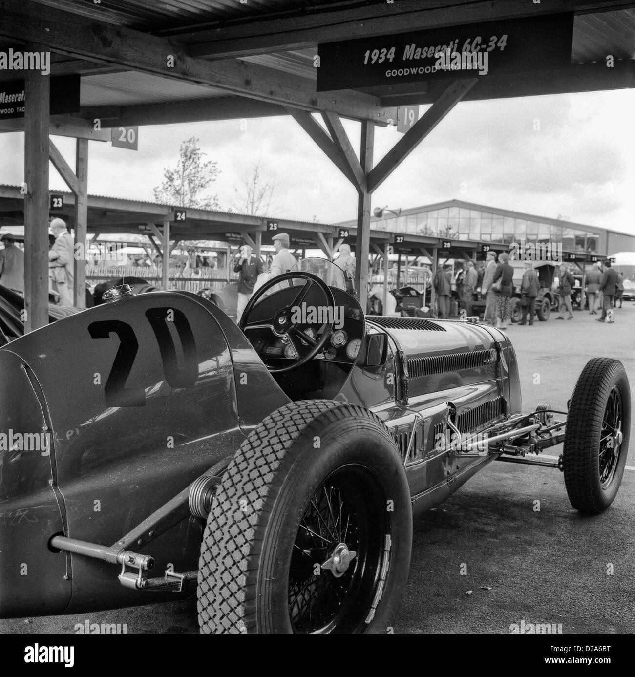 1934 Maserati 6c-34 auto racing nel paddock di Goodwood autodromo Foto Stock