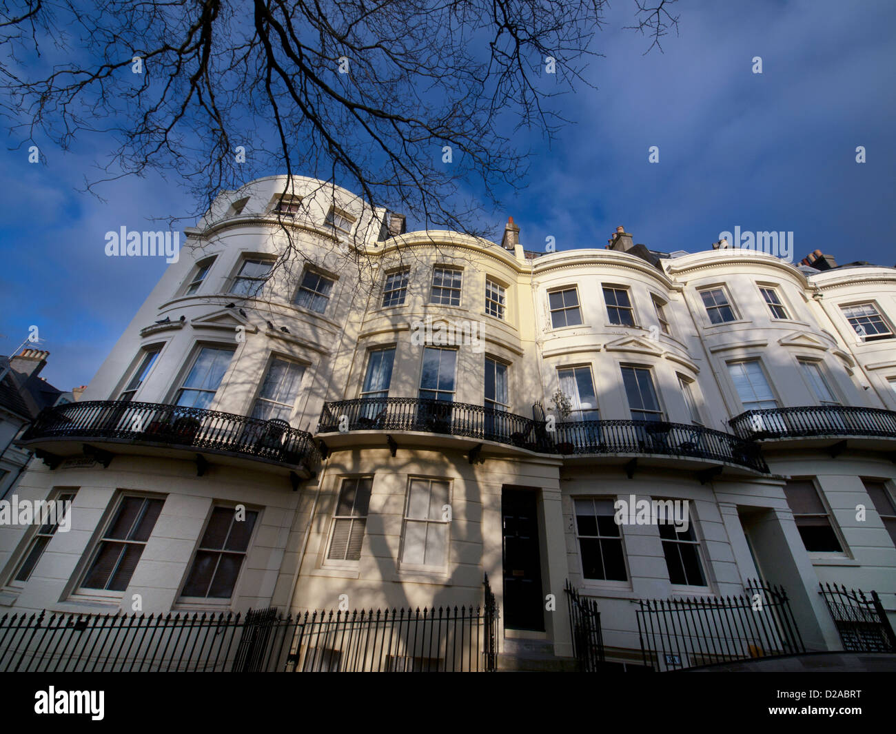 Una terrazza di prua case con facciata in powis square,Brighton. Foto Stock
