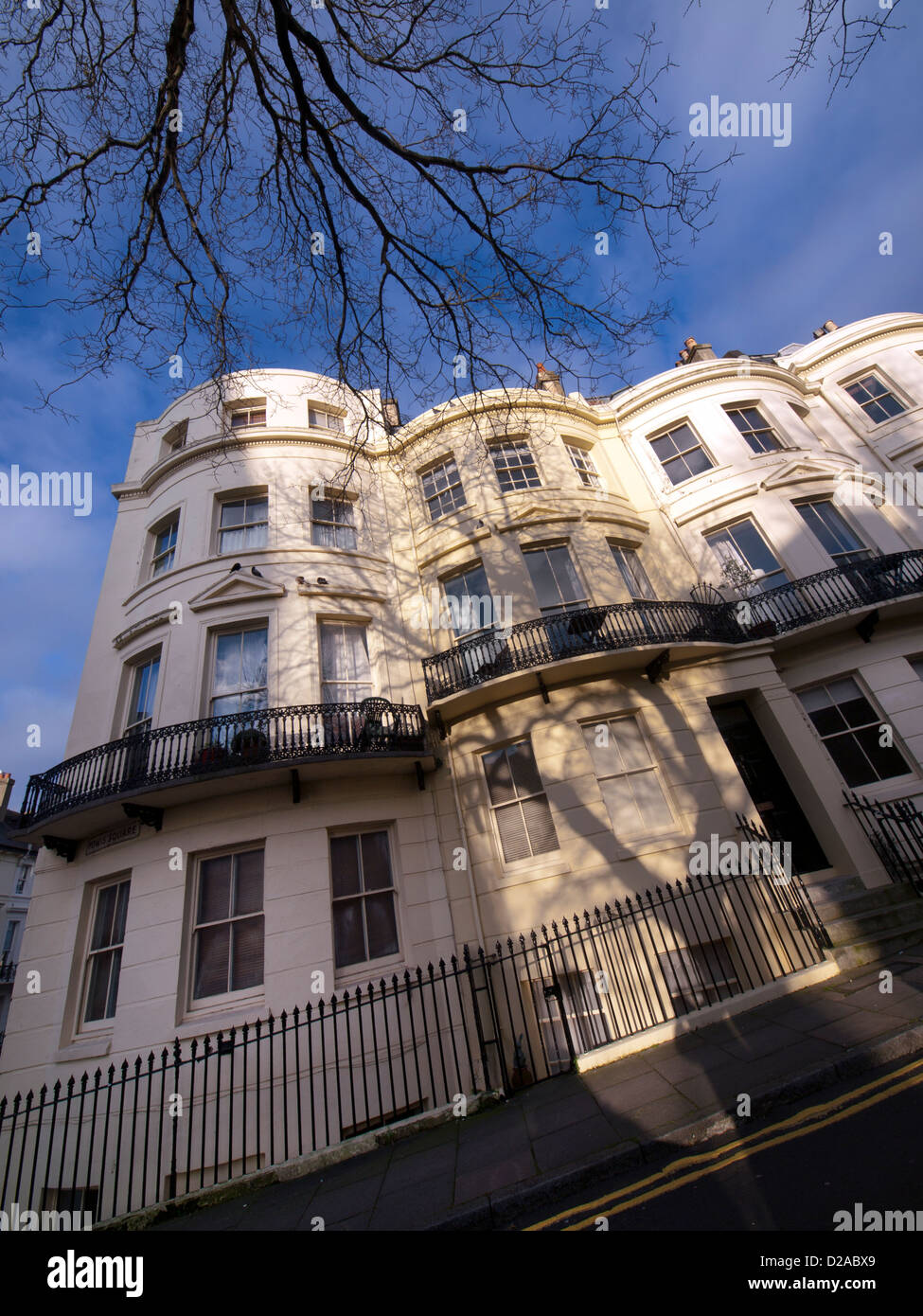 Una terrazza di prua case con facciata in powis square,Brighton. Foto Stock