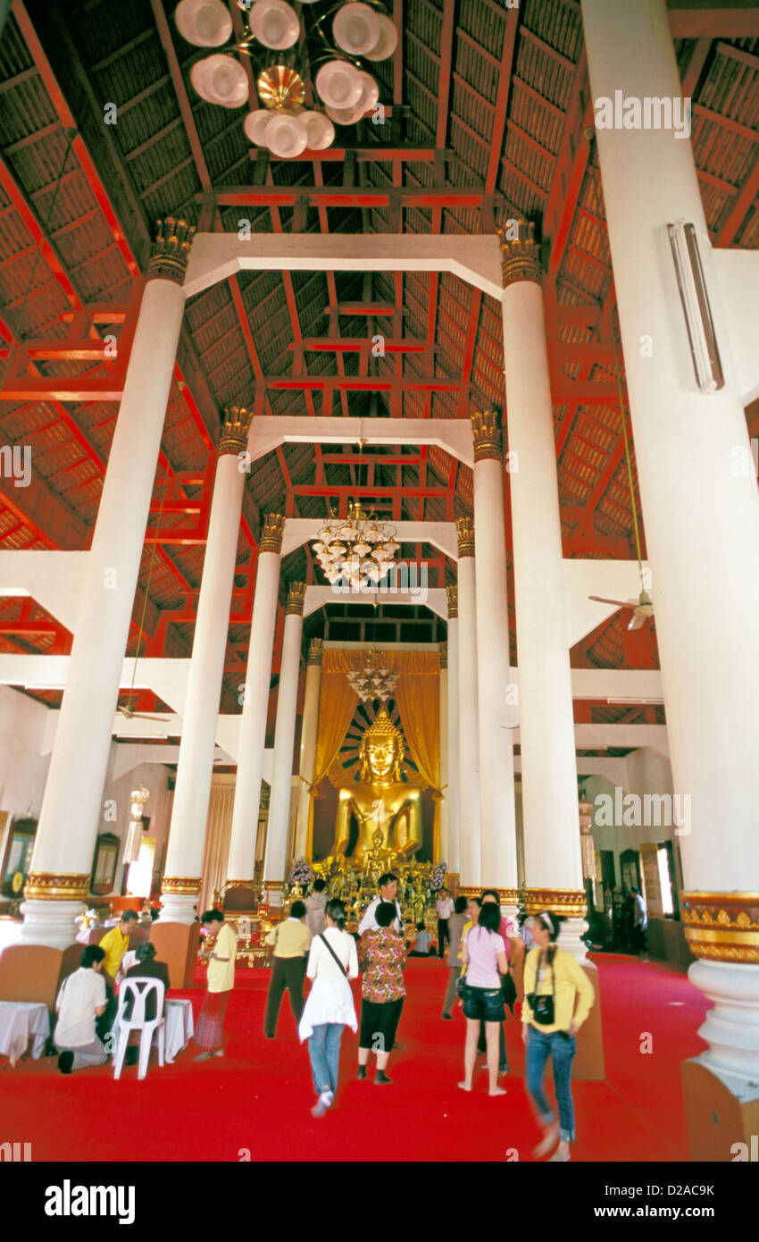 Thailandia. Chiang Mai. Wat Vihorn Lai Khan (Wihan Lai Kham??) Foto Stock