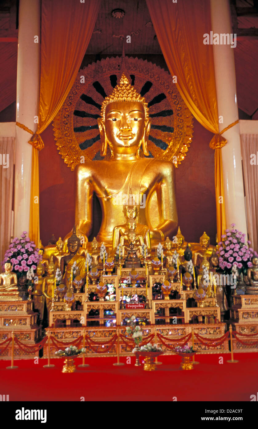 Thailandia. Chiang Mai. Wat Vihorn Lai Khan (Wihan Lai Kham??) Close-Up di Buddha Foto Stock