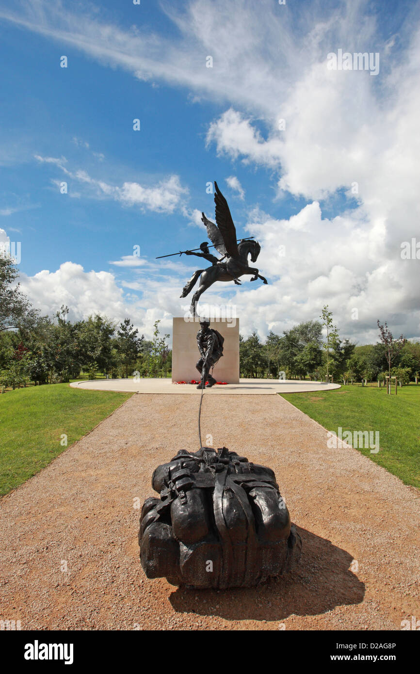 Il reggimento paracadutisti e Airborne Forces Memorial. Il National Memorial Arboretum, Staffordshire. Foto Stock