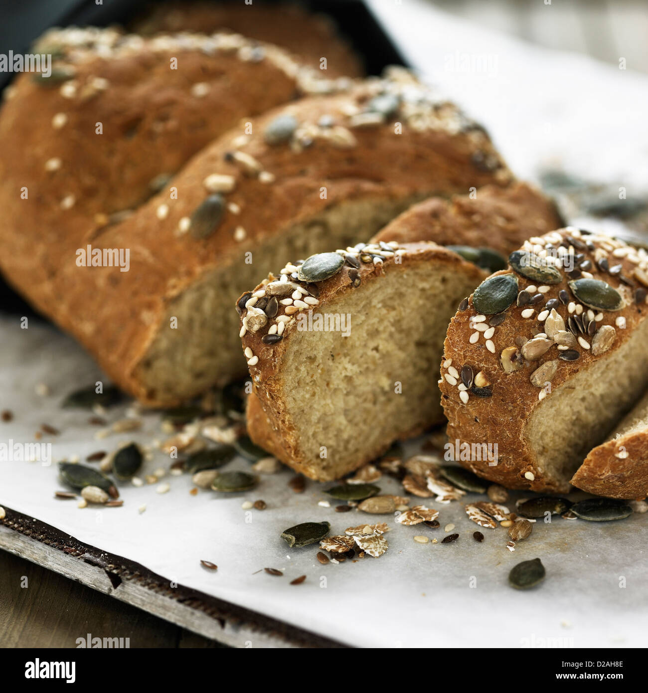 Insieme a fette di pane di grano a bordo Foto Stock