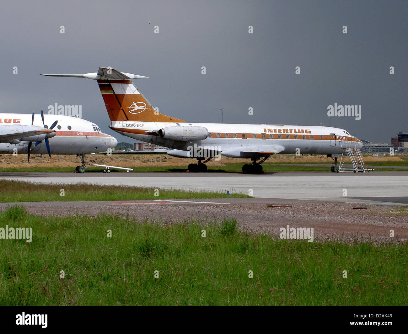 L'Interflug Tupolev tu-134 DDR-SCF è un aereo di linea bimotore dell'era sovietica. Questo aereo fu utilizzato per rotte a corto e medio raggio durante il suo servizio con la compagnia aerea della Germania Est Interflug. Foto Stock