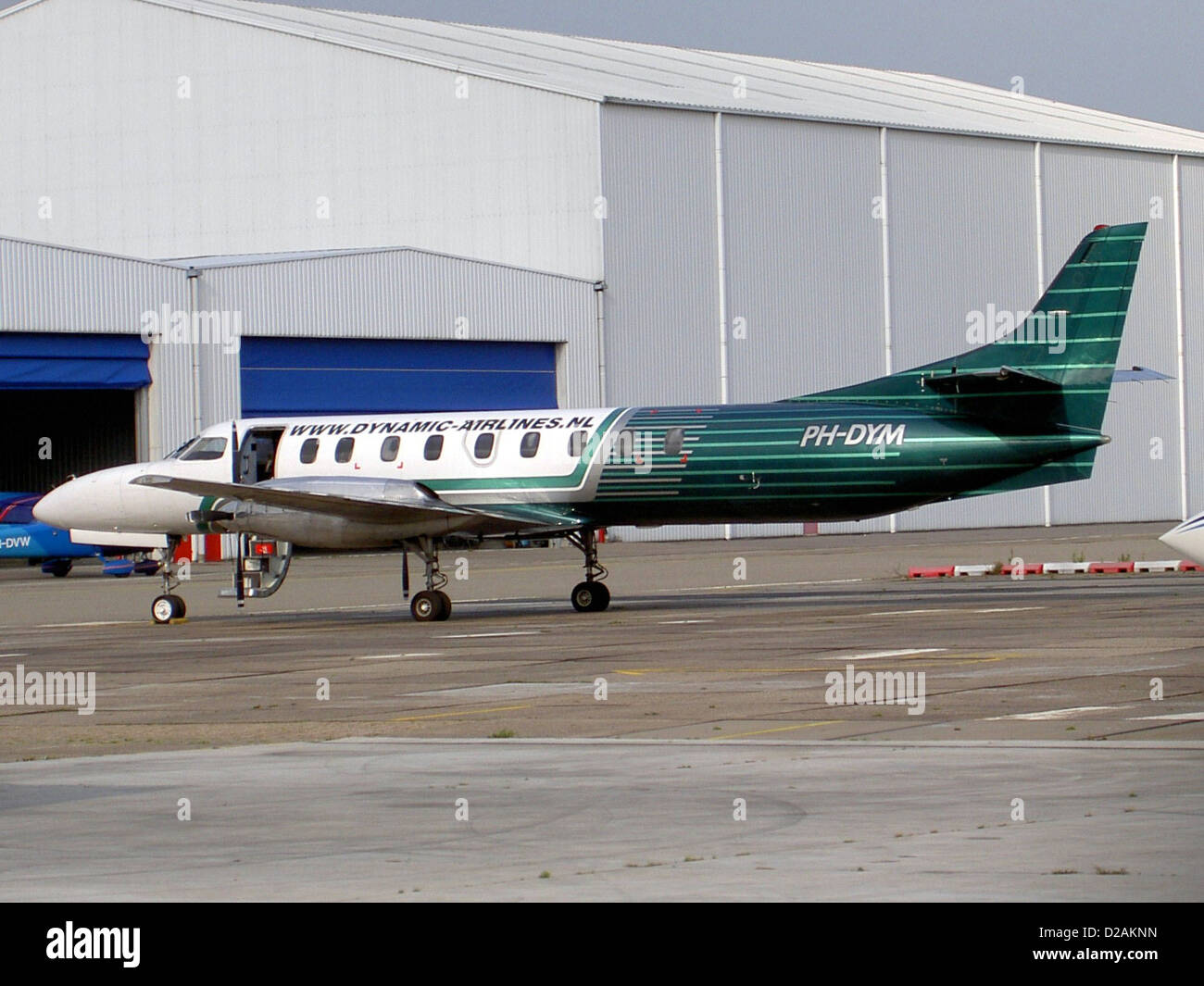PH-DYM è un aereo SA 227-AC, un aereo regionale turboelica utilizzato per voli a corto raggio. È stato fotografato all'aeroporto di Rotterdam, mostrando i suoi motori ad elica e il design compatto, ideale per l'aviazione regionale e i viaggi aerei a breve distanza. Foto Stock