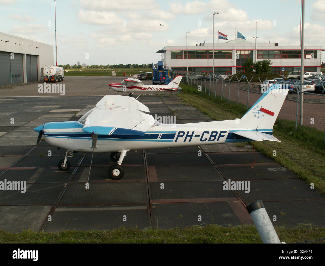 IL PH-CBF è un aeromobile regionale con sede all'aeroporto di Rotterdam, utilizzato principalmente per voli a corto raggio. L'aeromobile è una parte importante della rete locale di viaggi aerei, che offre servizi affidabili ai passeggeri che viaggiano in Europa. Foto Stock